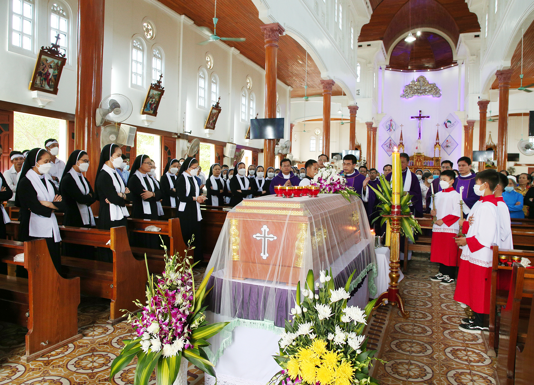 Thánh lễ An táng nữ tu Maria Nguyễn Thị Huệ (Cộng đoàn MTG Vạn Lộc)
